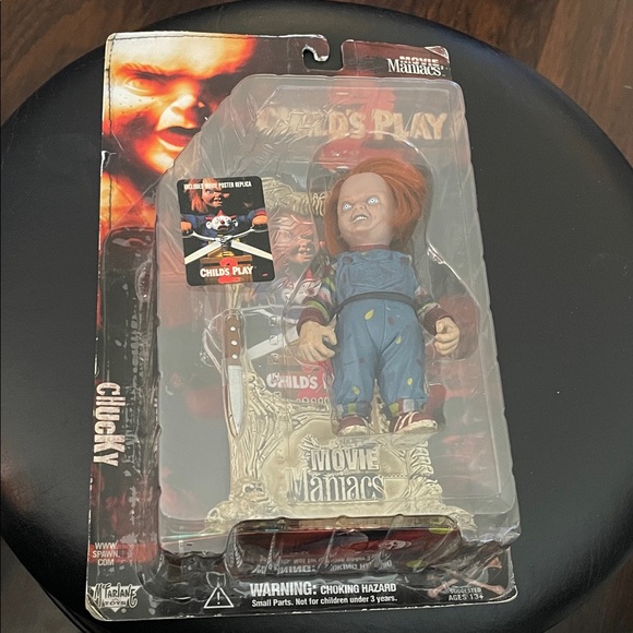 Child's Play Chucky Action Figure with Blue Overalls - Picture 3 of 12